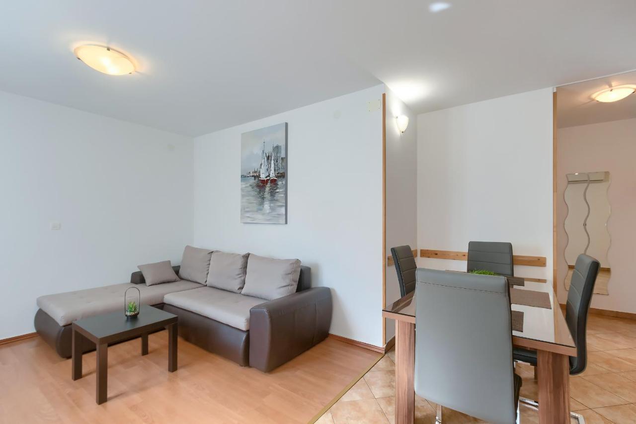 Apartments Gilly 1 เปรมันตูรา ภายนอก รูปภาพ