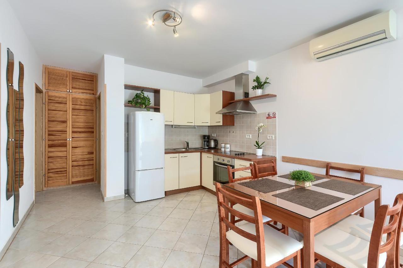 Apartments Gilly 1 เปรมันตูรา ภายนอก รูปภาพ