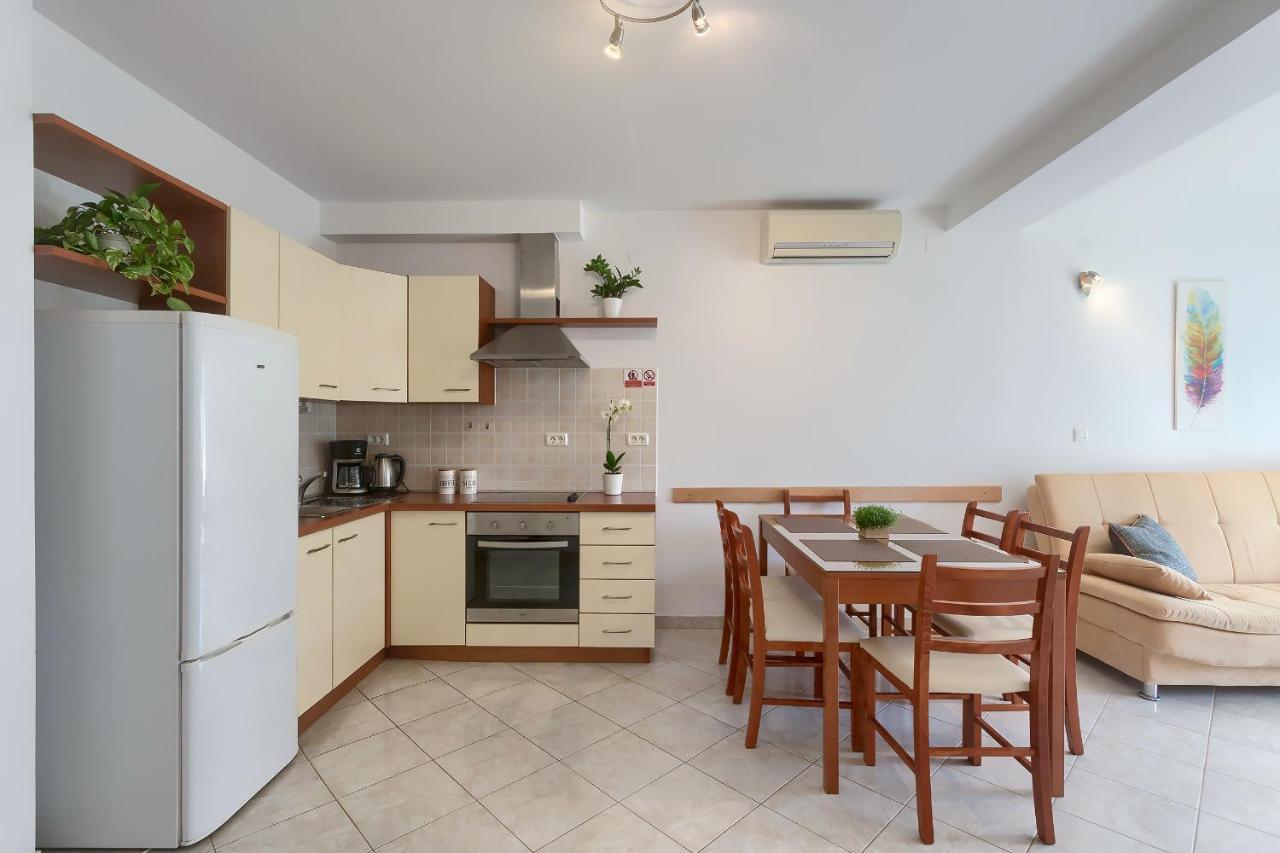 Apartments Gilly 1 เปรมันตูรา ภายนอก รูปภาพ